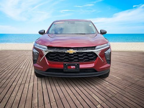 Certified 2025 Chevrolet Trax LS w/ Driver Confidence Package FWD image 2