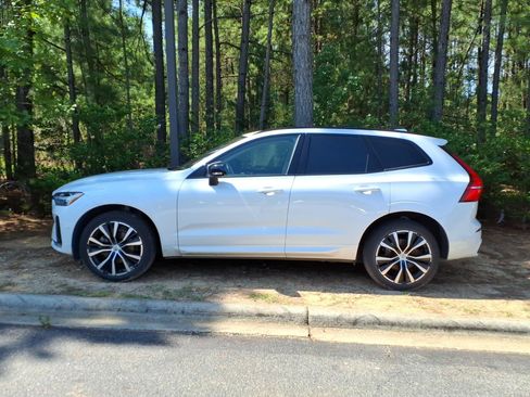 Used 2024 Volvo XC60 B5 Plus w/ Protection Package Premier AWD/4WD image 3