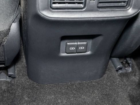 Used 2025 Toyota RAV4 XLE AWD/4WD image 22