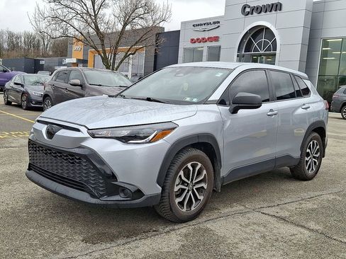 Used 2025 Toyota Corolla Cross AWD Hybrid image 3