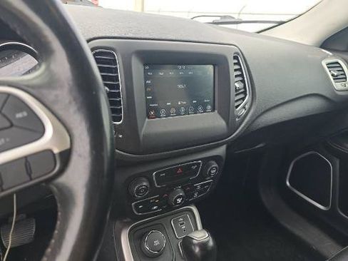 Used 2018 Jeep Compass Latitude w/ Popular Equipment Group AWD/4WD image 15