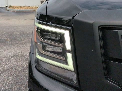 Used 2024 Nissan Titan PRO-4X w/ Pro-4x Convenience Package AWD/4WD image 10