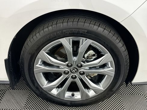 Used 2024 Toyota Sienna Platinum image 11