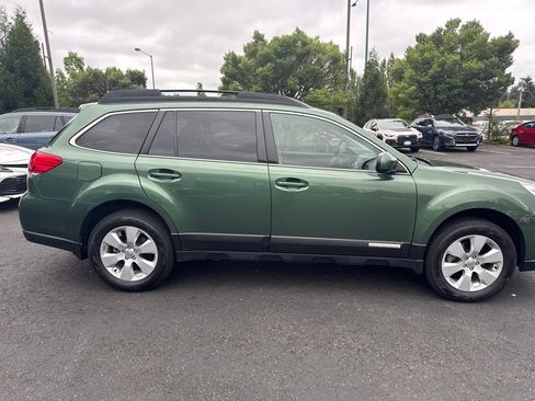 Used 2010 Subaru Outback 2.5i Limited w/ Popular Equipment Group 2A AWD/4WD image 5