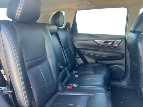 Used 2019 Nissan Rogue SV image 12