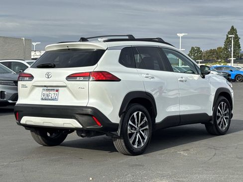 Used 2025 Toyota Corolla Cross XLE image 5