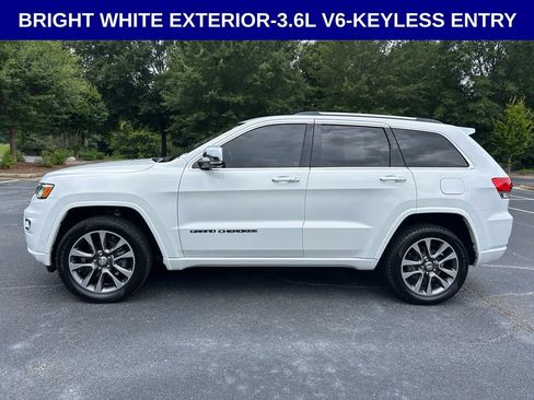 Used 2017 Jeep Grand Cherokee Overland w/ Jeep Active Safety Group AWD/4WD image 11
