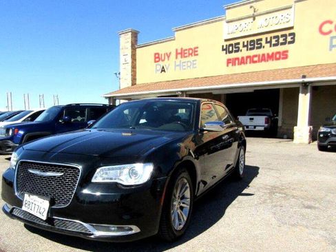 Used 2016 Chrysler 300 C image 1