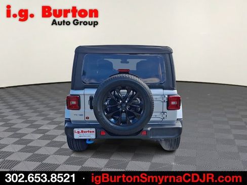 Used 2023 Jeep Wrangler Unlimited Sahara AWD/4WD image 5