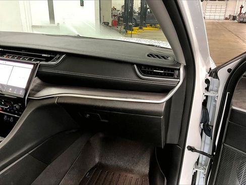 Used 2023 Jeep Grand Cherokee L Limited AWD/4WD image 13