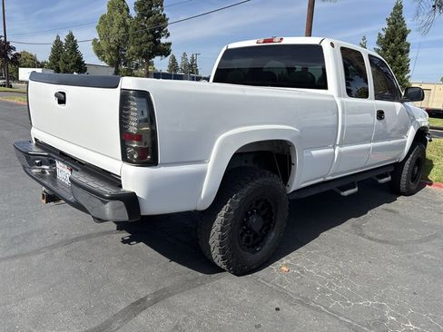 Used 2005 GMC Sierra 2500 SLE w/ Skid Plate Package AWD/4WD image 13