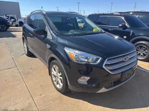Used 2018 Ford Escape SE w/ SE Sync 3 Package image 1