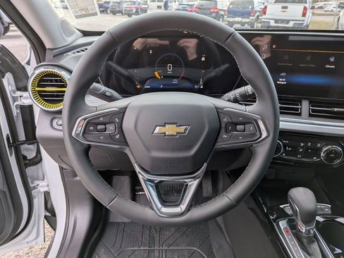 New 2026 Chevrolet Trax LT w/ Sunroof Package FWD image 13