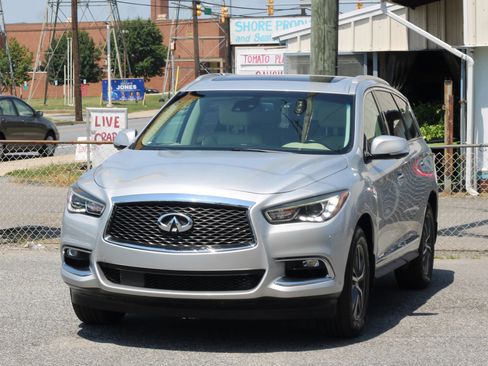 Used 2019 INFINITI QX60 Luxe w/ Essential Package FWD image 3