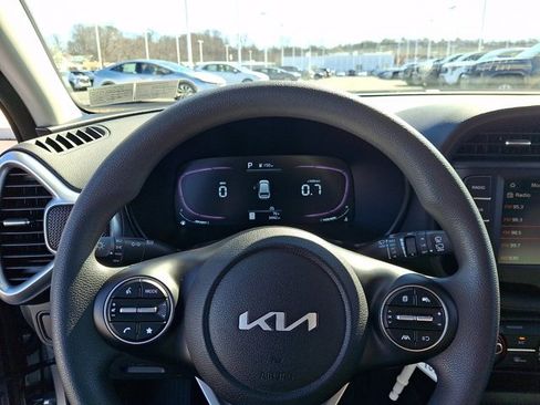 Used 2025 Kia Soul LX w/ LX Technology Package image 18