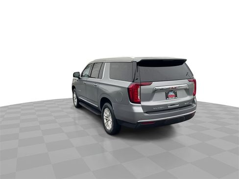 Used 2023 GMC Yukon XL SLT w/ SLT Luxury Package image 6
