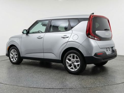 Used 2025 Kia Soul LX w/ LX Technology Package FWD image 6