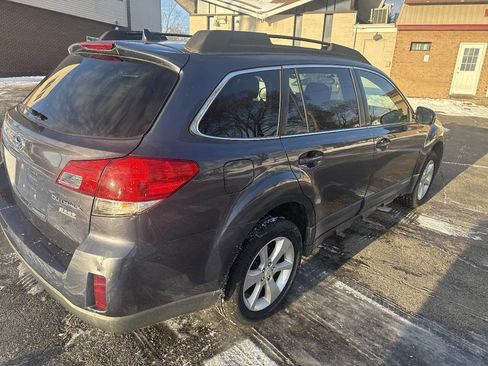 Used 2014 Subaru Outback 2.5i Premium image 9