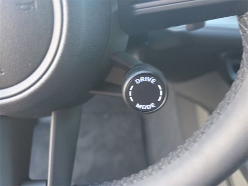 Used 2025 Porsche Cayenne image 37