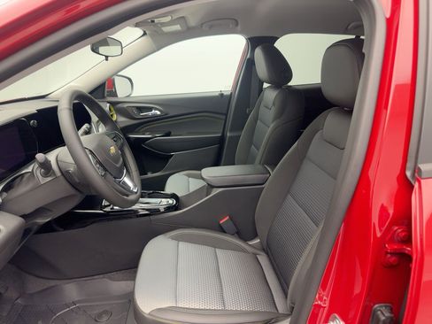 New 2026 Chevrolet Trax LT w/ LT Convenience Package image 5