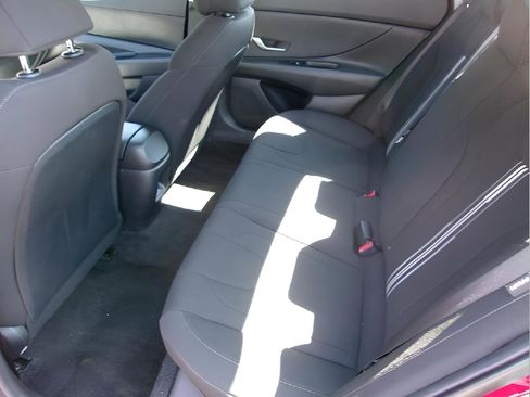 Used 2024 Hyundai Elantra SEL image 9