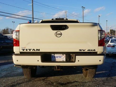Used 2024 Nissan Titan SV w/ SV Convenience Package AWD/4WD image 7
