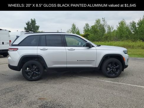 Certified 2024 Jeep Grand Cherokee Altitude AWD/4WD image 12