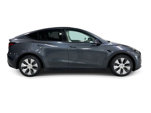 Certified 2023 Tesla Model Y Long Range AWD/4WD image 7