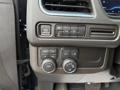Used 2024 Chevrolet Suburban LT image 24