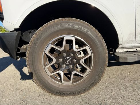 Used 2024 Ford Bronco Outer Banks AWD/4WD image 9
