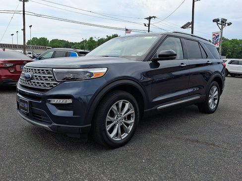 Used 2023 Ford Explorer Limited w/ Equipment Group 301A AWD/4WD image 3