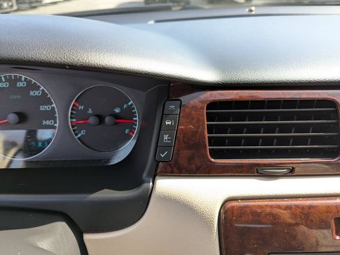 Used 2011 Chevrolet Impala LT w/ Luxury Edition Package FWD image 20