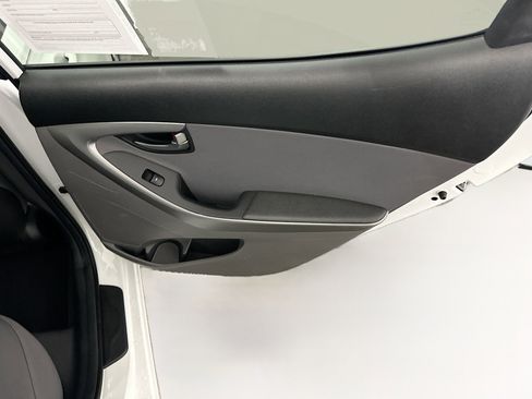 Used 2014 Hyundai Elantra SE w/ Option Group 02 FWD image 29