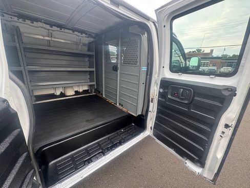 Used 2014 Chevrolet Express 1500 AWD image 25