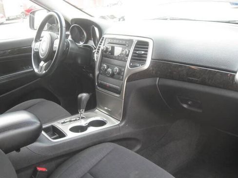 Used 2012 Jeep Grand Cherokee Laredo w/ Laredo E Group image 27