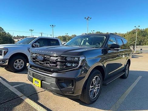 New 2025 Ford Expedition Active image 3