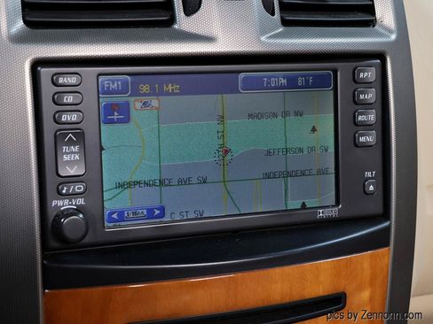 Used 2008 Cadillac XLR RWD image 19