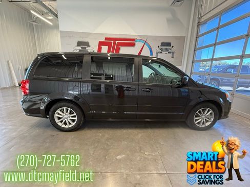 Used 2016 Dodge Grand Caravan SE image 2