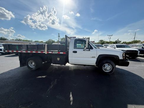 Used 2006 Chevrolet Silverado 3500 2WD Regular Cab w/ Heavy-Duty Power Package image 2