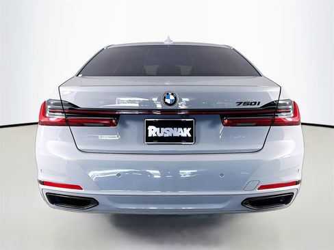 Used 2021 BMW 750i xDrive w/ Executive Package image 6