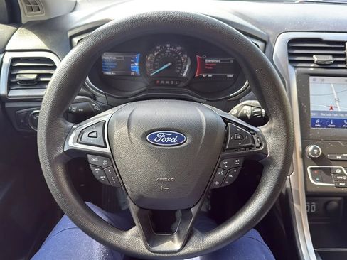 Used 2020 Ford Fusion SE FWD image 10