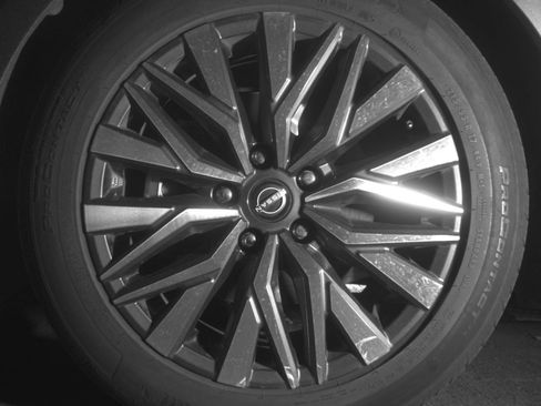 Used 2025 Nissan Altima 2.5 SV FWD image 14