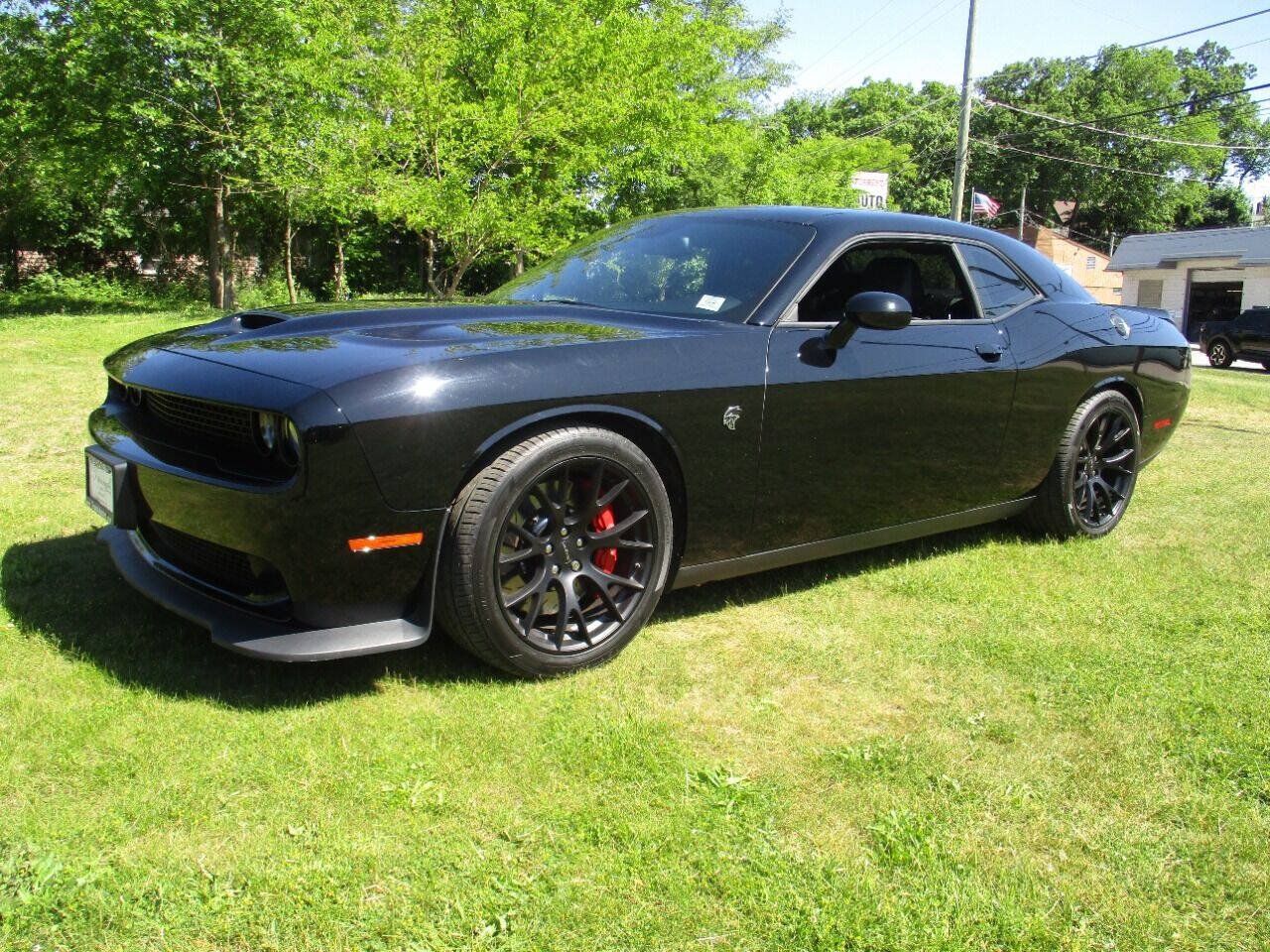Used 2016 Dodge Challenger SRT Hellcat RWD image 1