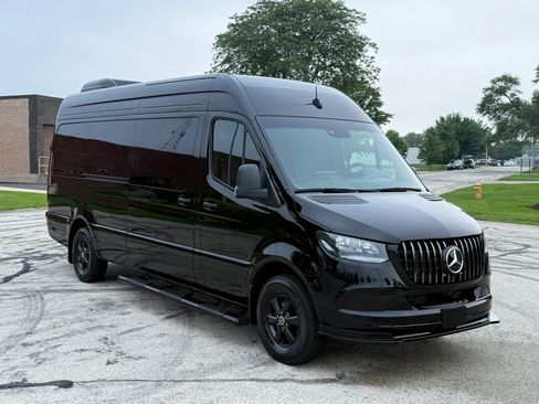 Used 2024 Mercedes-Benz Sprinter 2500 image 1