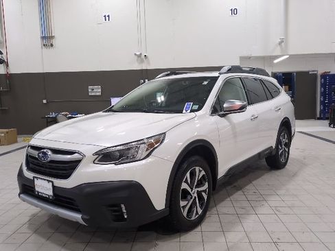 Certified 2022 Subaru Outback Touring XT image 3
