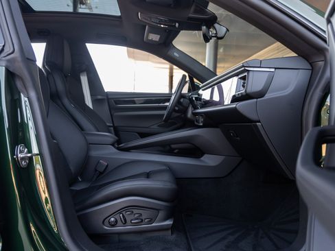 New 2025 Porsche Macan Electric image 44