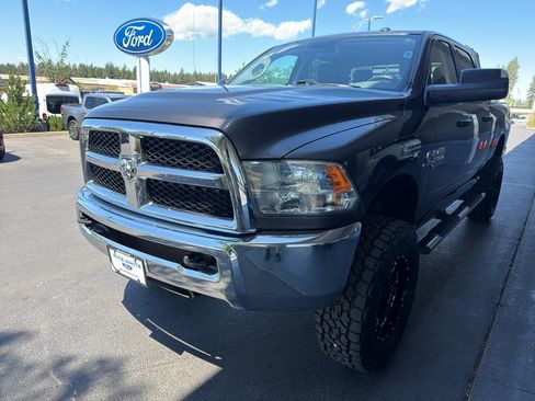 Used 2016 RAM 2500 Tradesman w/ Chrome Appearance Group AWD/4WD image 3