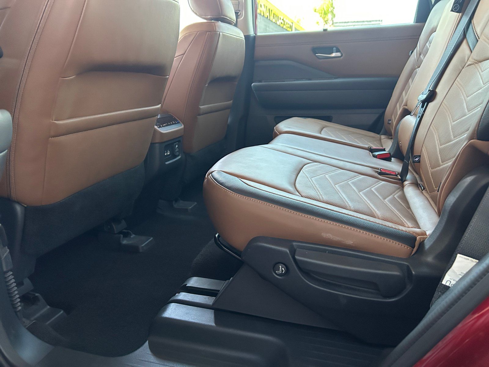 Used 2025 Nissan Pathfinder Platinum w/ Cargo Package FWD image 22