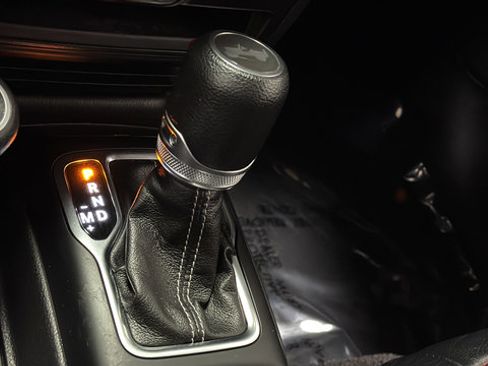 Used 2022 Jeep Wrangler Unlimited Sahara AWD/4WD image 18