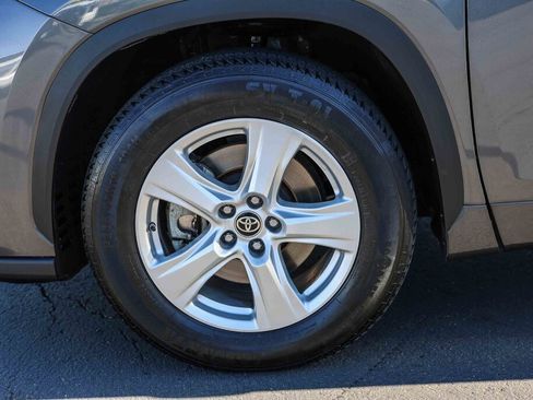 Used 2023 Toyota Highlander LE image 28